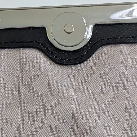 Michael Kors Evening Envelope Clutch Shoulder Handbag w/Chain. Leather - Picture 7 of 14